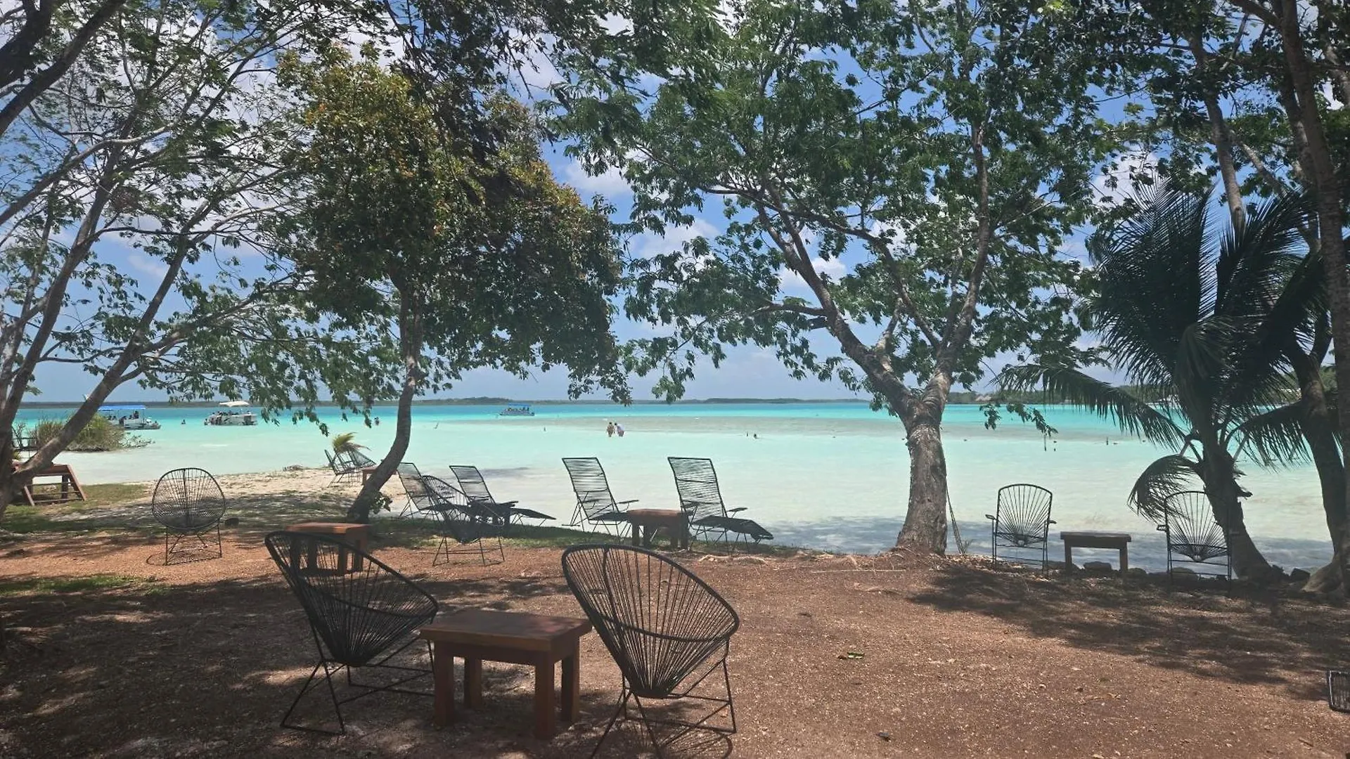 Playa Laguna Bacalar Beach Front