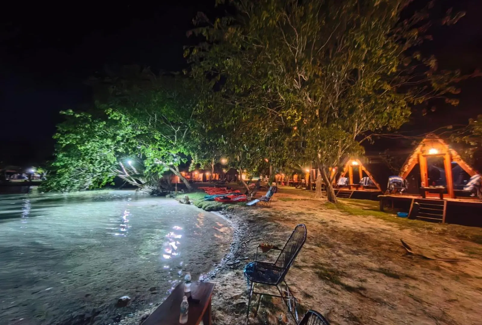 Playa Laguna Bacalar Beach Front